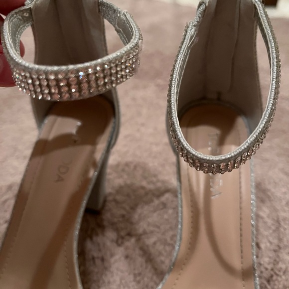 Sparkly high heels - Picture 6 of 8
